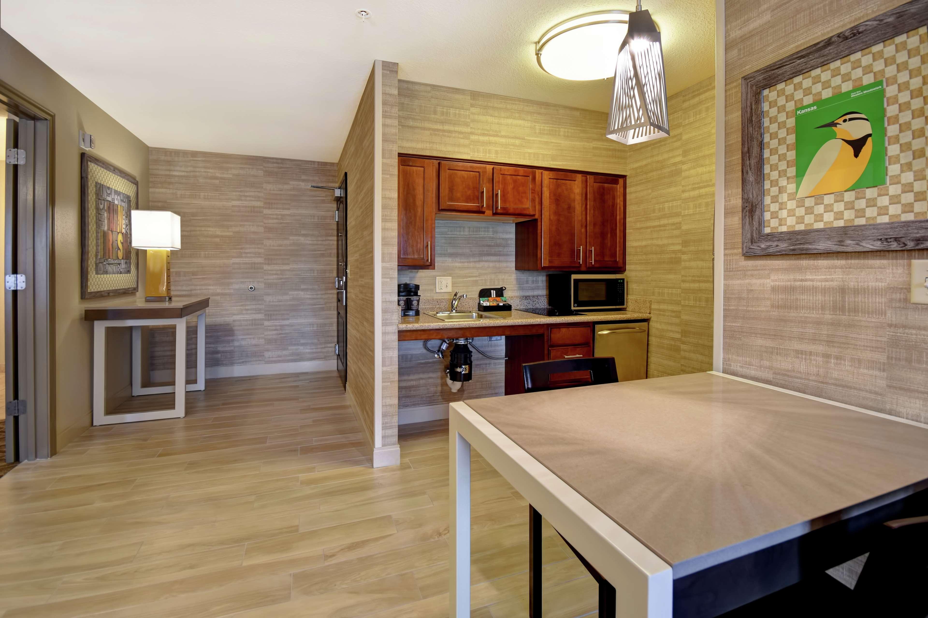 Homewood Suites By Hilton At The Waterfront Wichita Exterior foto